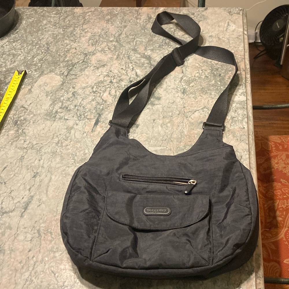 Baggallini cross body bag